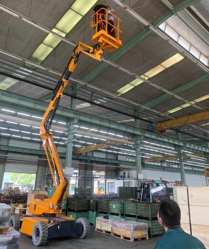 福建电动自行走曲臂式高空作业平台